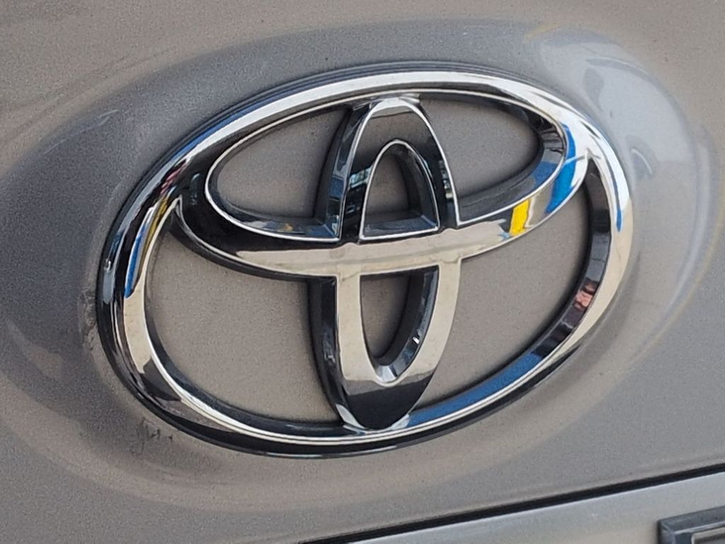 Thumbnail: 2023 Toyota Camry - 25