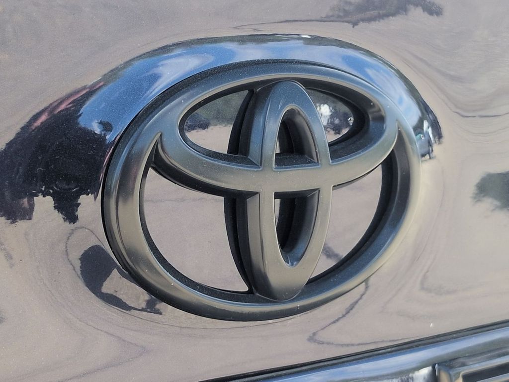 Thumbnail: 2021 Toyota Camry - 7