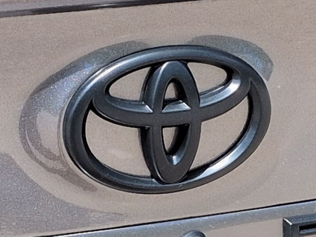 Thumbnail: 2023 Toyota Camry - 6