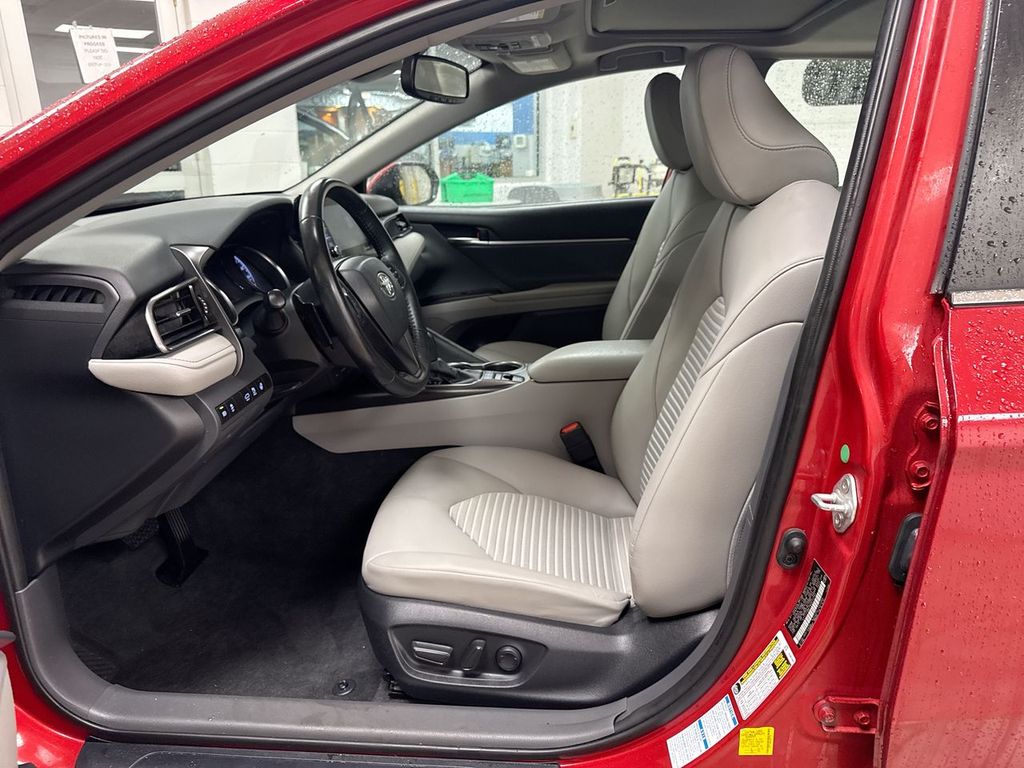 Thumbnail: 2022 Toyota Camry - 10