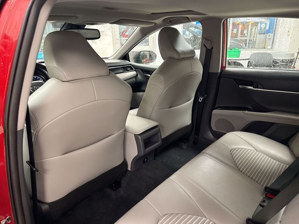 Thumbnail: 2022 Toyota Camry - 12