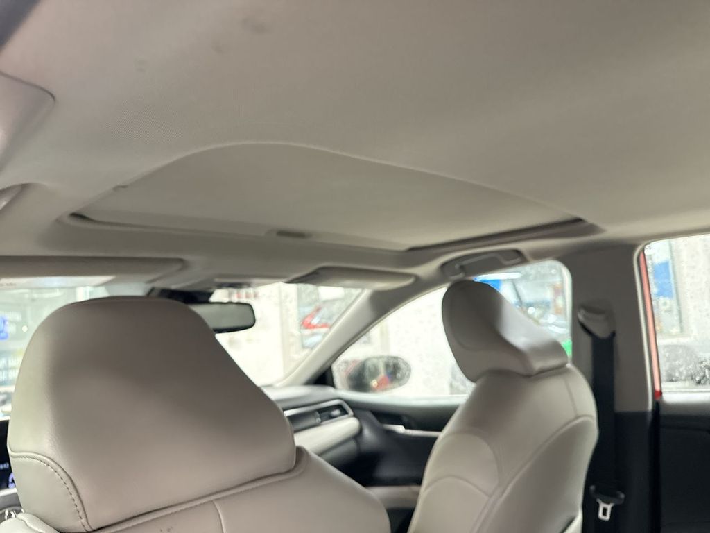 Thumbnail: 2022 Toyota Camry - 28