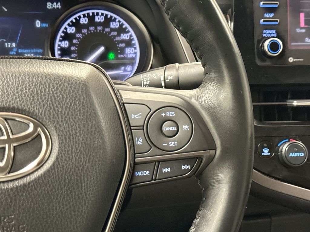 Thumbnail: 2022 Toyota Camry - 32