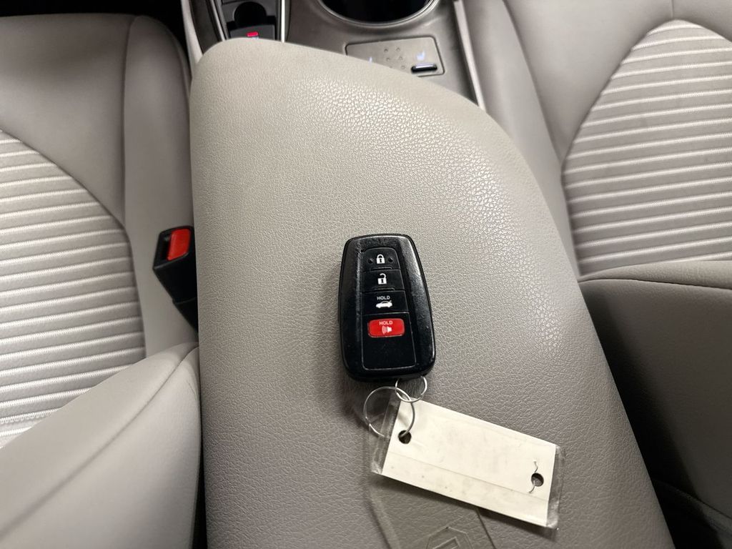 Thumbnail: 2022 Toyota Camry - 37