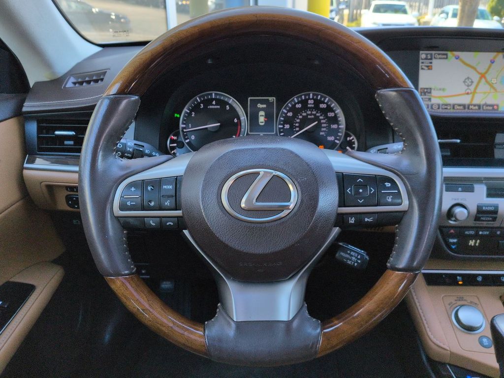 Thumbnail: 2016 Lexus ES - 14