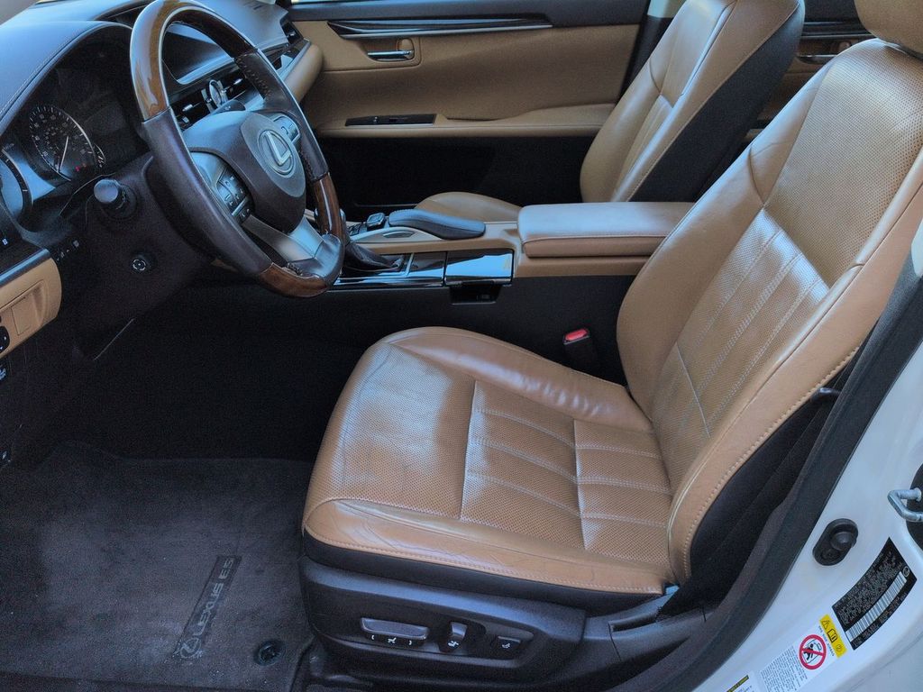 Thumbnail: 2016 Lexus ES - 11