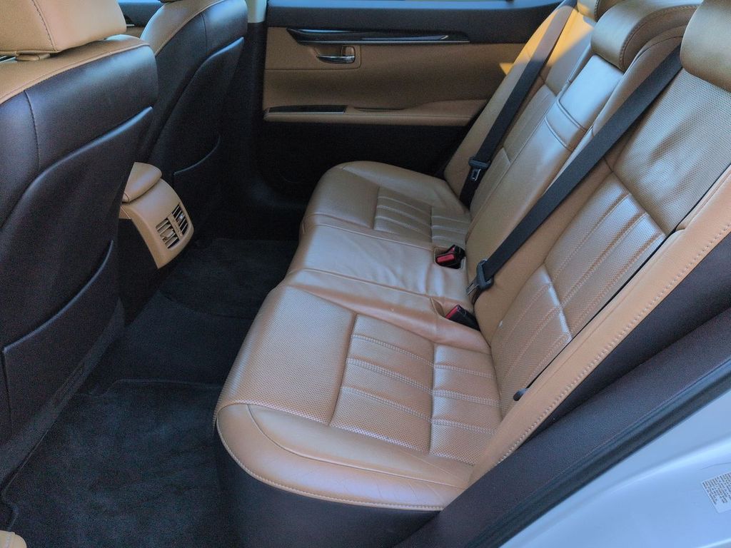 Thumbnail: 2016 Lexus ES - 29