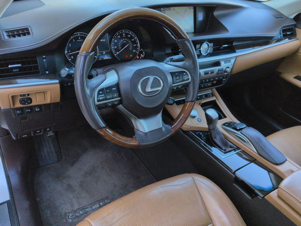 Thumbnail: 2016 Lexus ES - 2