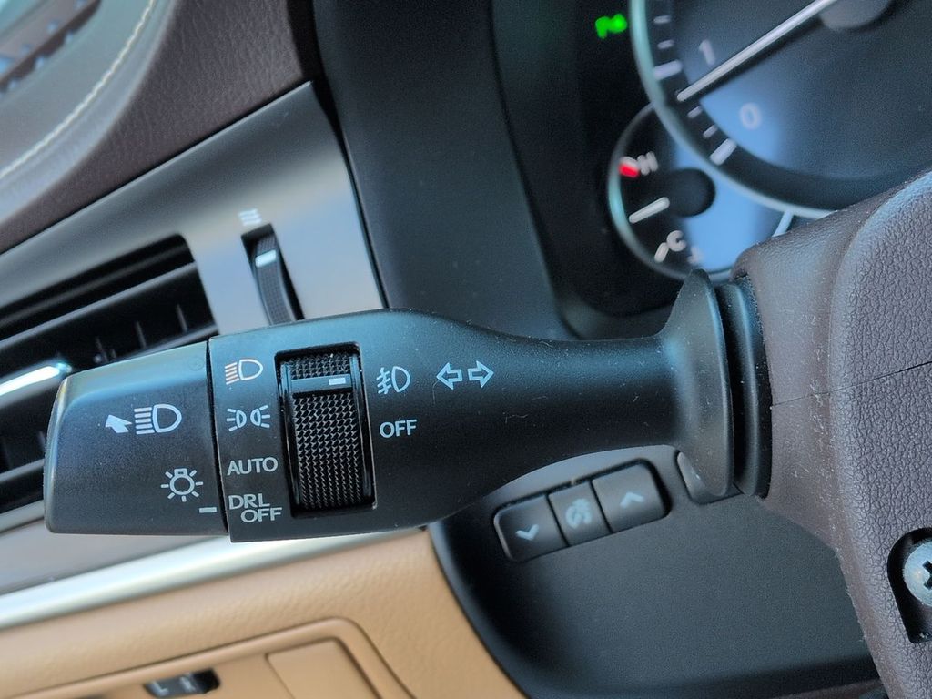 Thumbnail: 2016 Lexus ES - 35