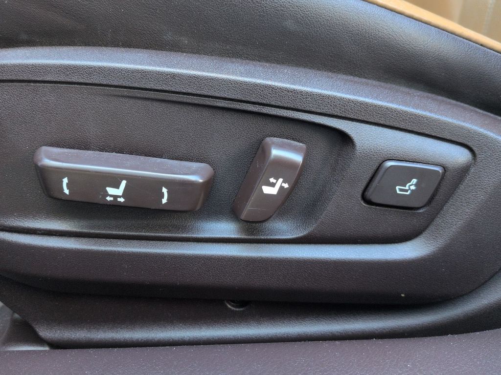 Thumbnail: 2016 Lexus ES - 27