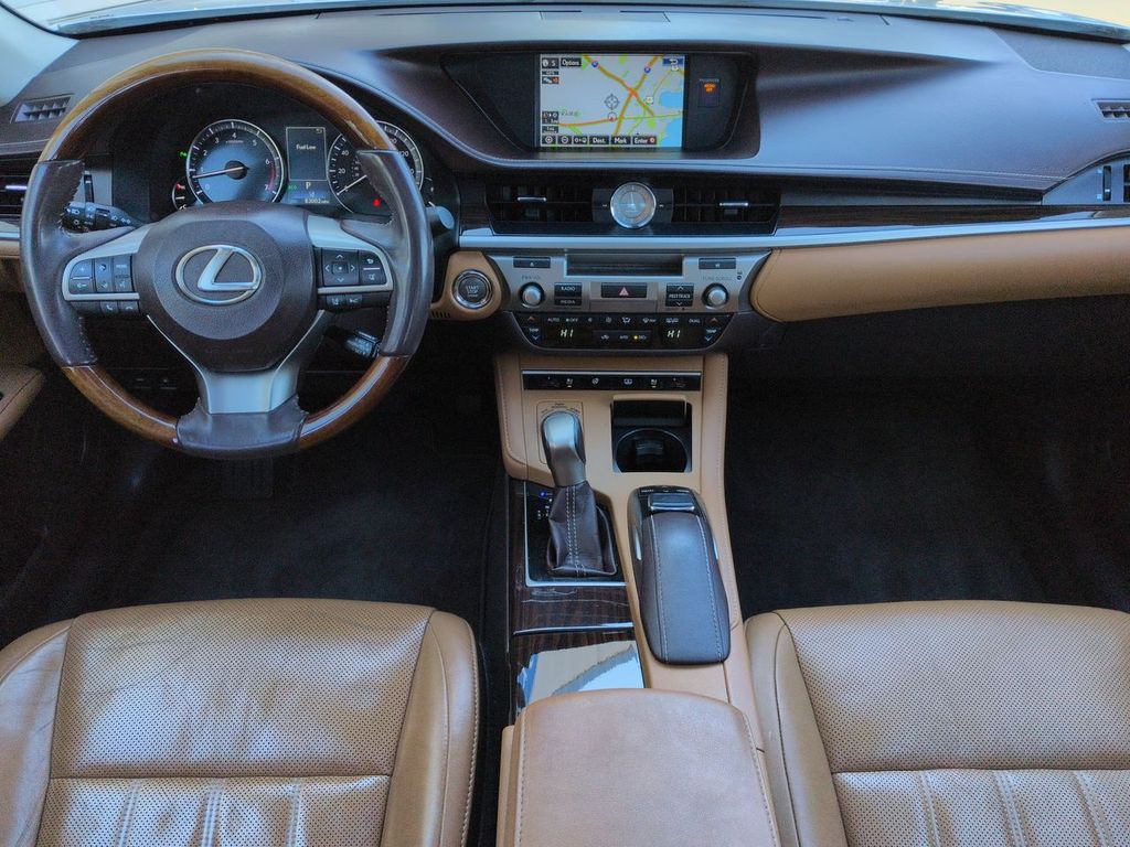 Thumbnail: 2016 Lexus ES - 10
