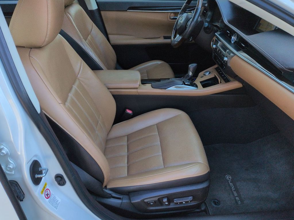 Thumbnail: 2016 Lexus ES - 12