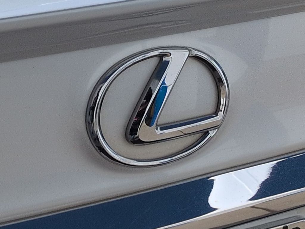 Thumbnail: 2016 Lexus ES - 25