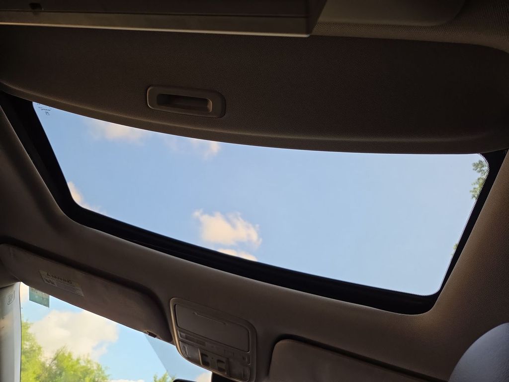 Thumbnail: 2014 Honda Odyssey - 31