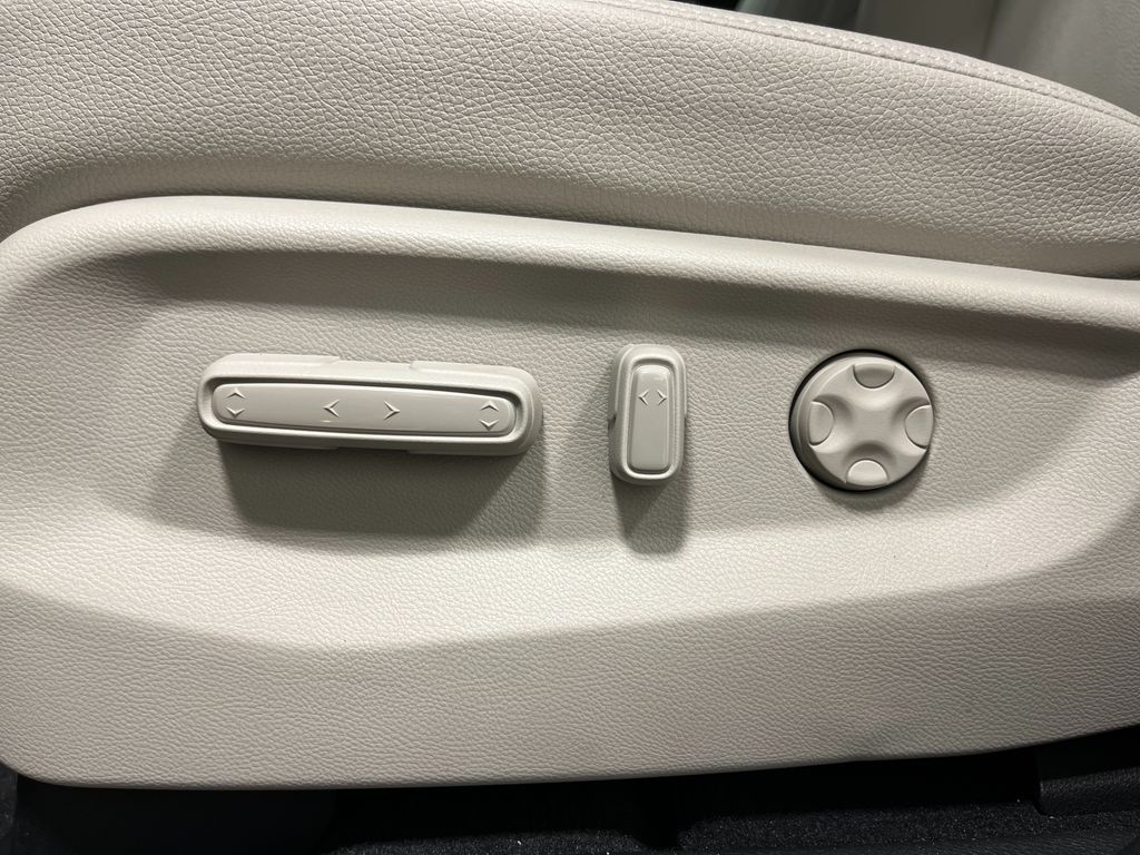 Thumbnail: 2026 Honda Odyssey - 19