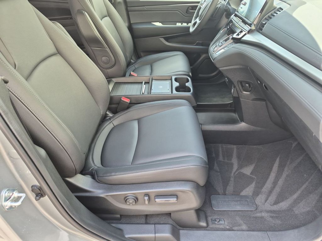 Thumbnail: 2026 Honda Odyssey - 30