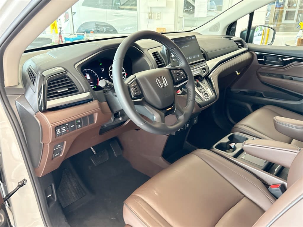 2025 Honda Odyssey Touring 2