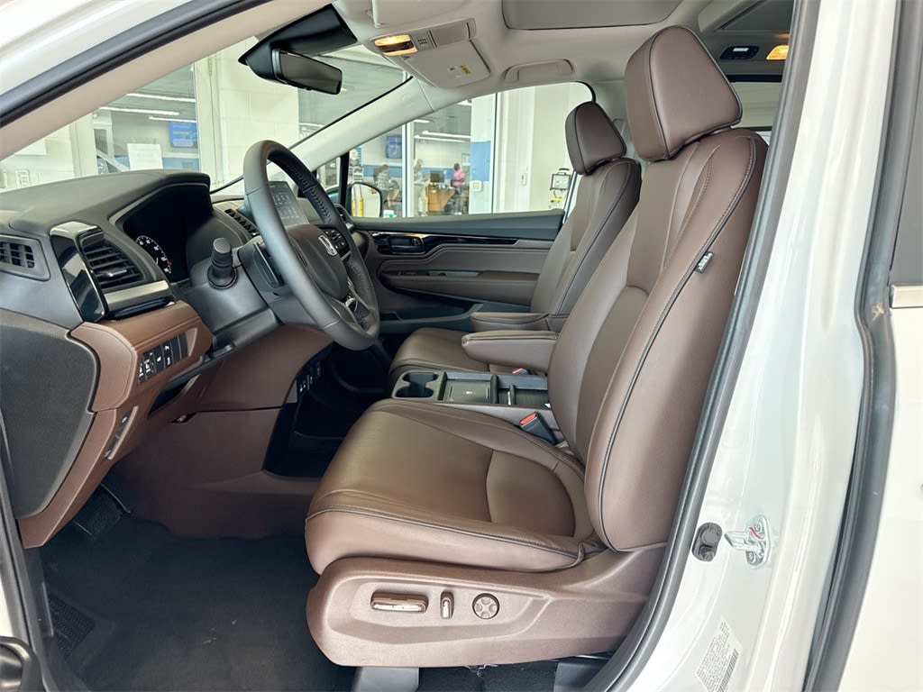 2025 Honda Odyssey Touring 11