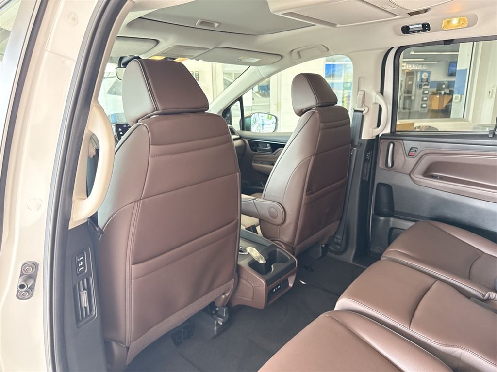 2025 Honda Odyssey Touring 13