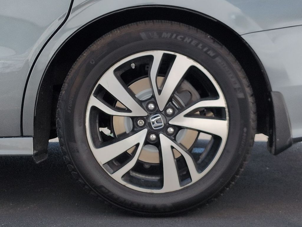 Thumbnail: 2018 Honda Odyssey - 8