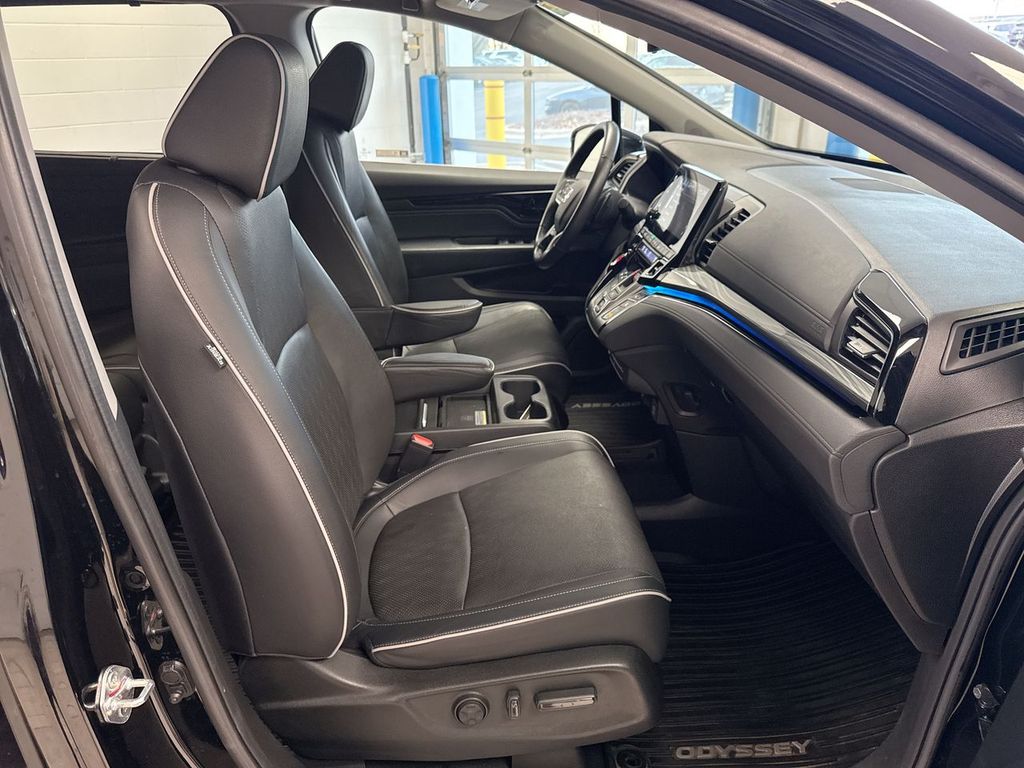 Thumbnail: 2023 Honda Odyssey - 11