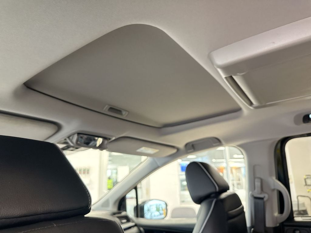 Thumbnail: 2023 Honda Odyssey - 27