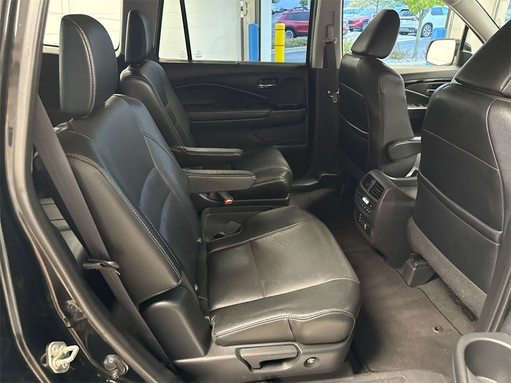 Thumbnail: 2017 Honda Pilot - 30