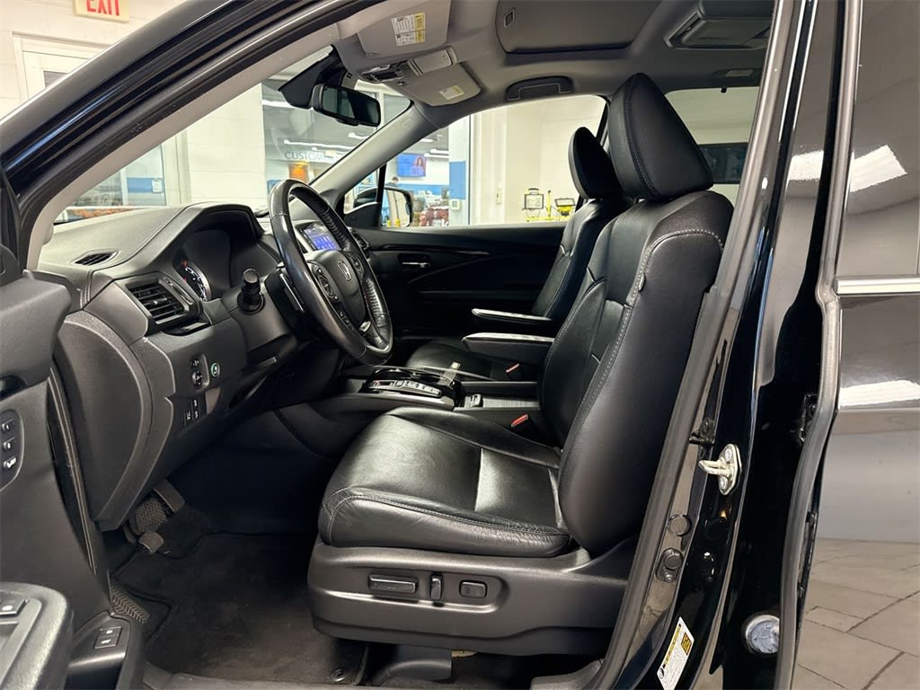 Thumbnail: 2017 Honda Pilot - 11