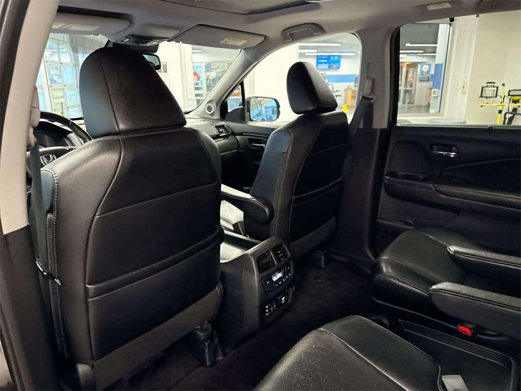 Thumbnail: 2017 Honda Pilot - 13