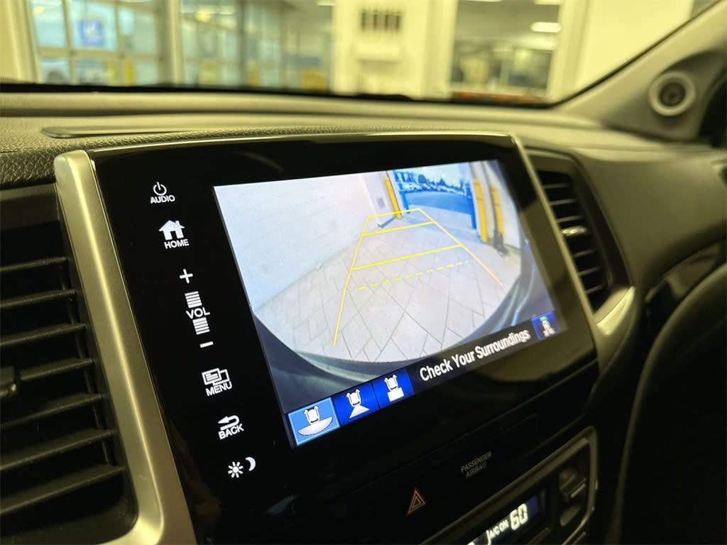 Thumbnail: 2017 Honda Pilot - 36