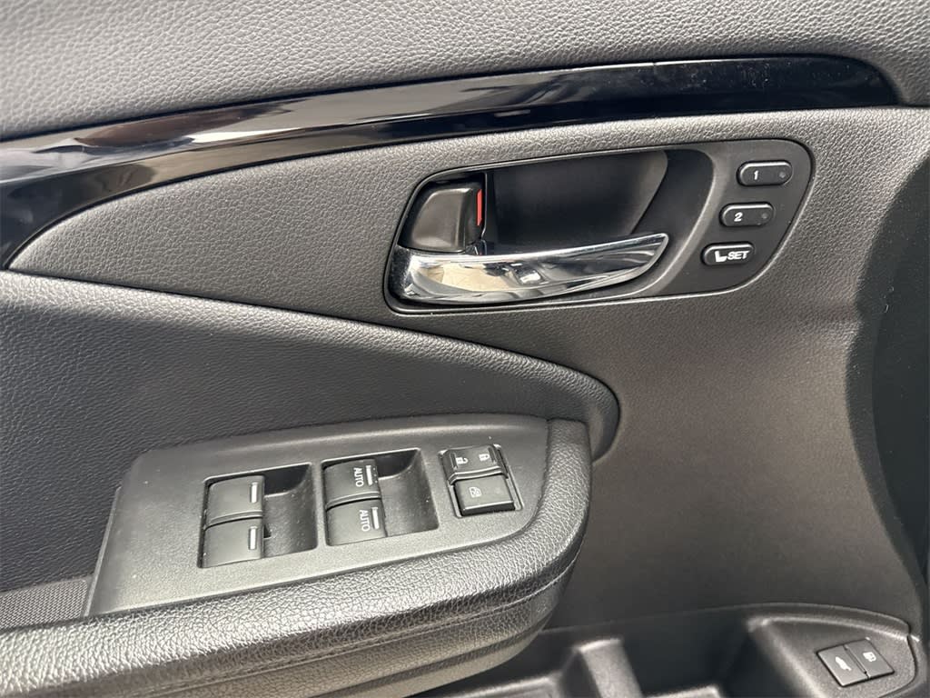 Thumbnail: 2017 Honda Pilot - 27