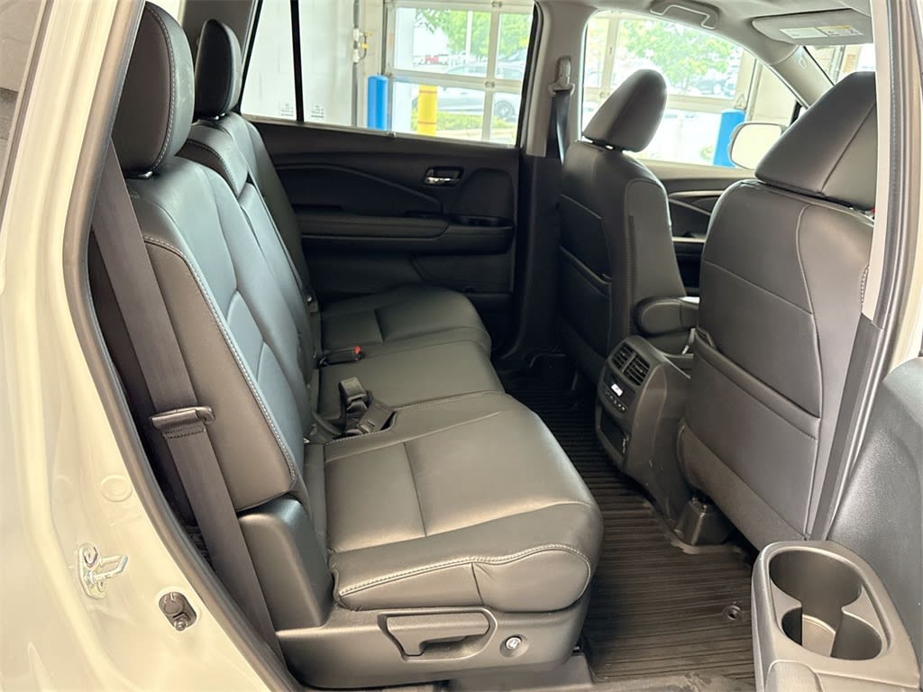 2022 Honda Pilot SE 32