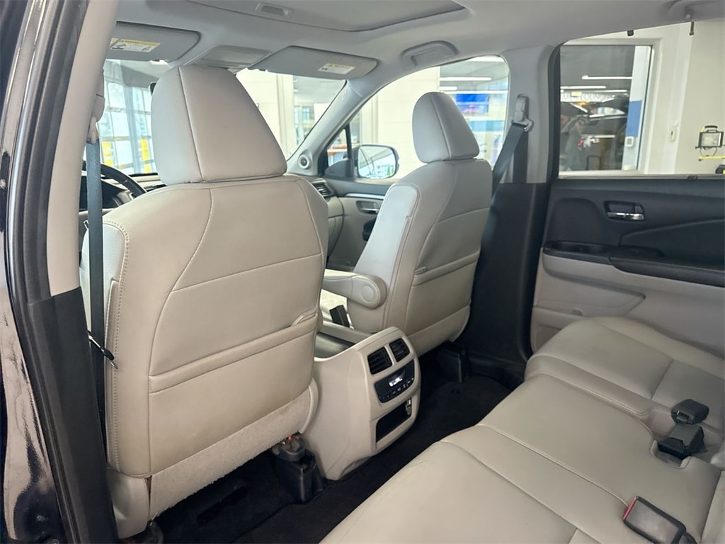 Thumbnail: 2019 Honda Pilot - 13