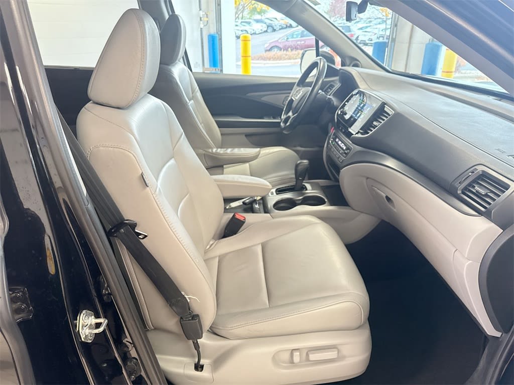 Thumbnail: 2019 Honda Pilot - 12