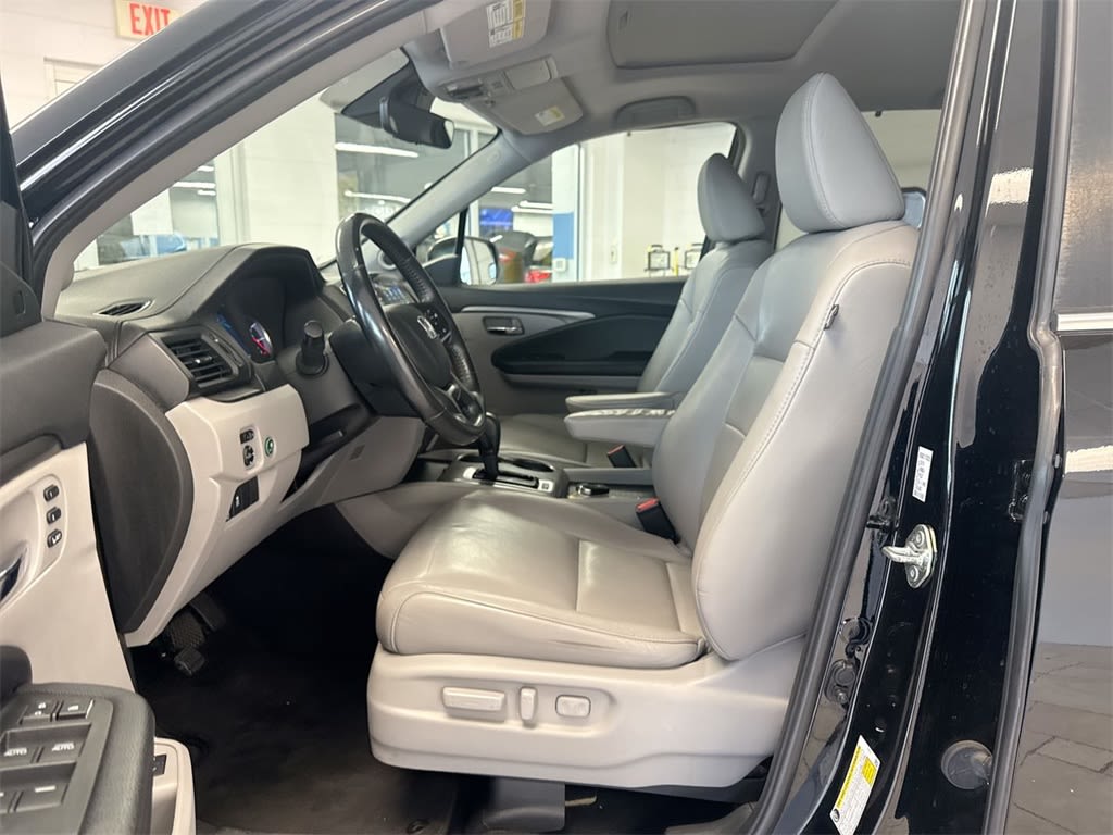 Thumbnail: 2019 Honda Pilot - 11