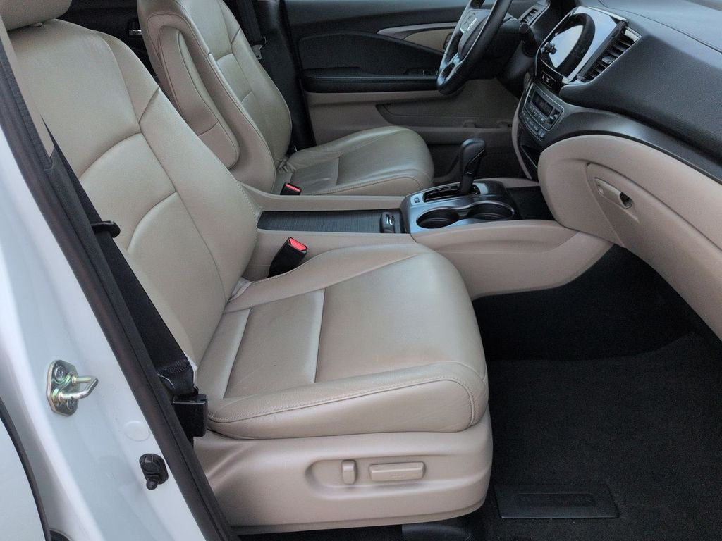 Thumbnail: 2020 Honda Pilot - 11