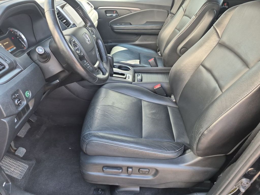 Thumbnail: 2016 Honda Pilot - 10