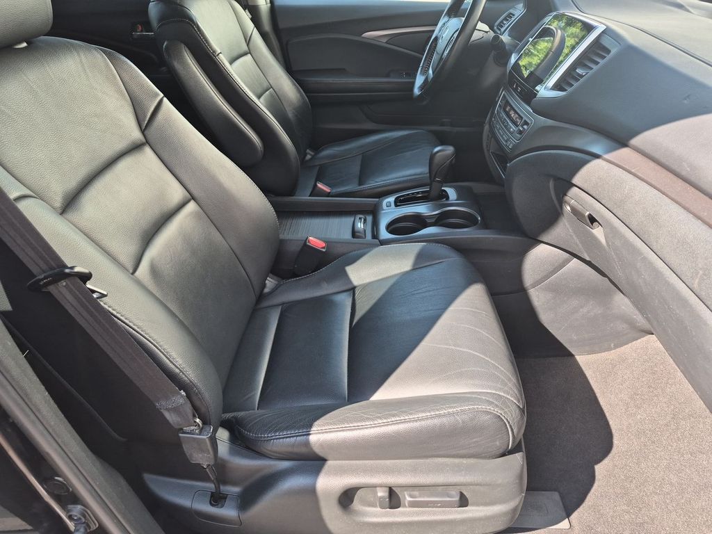 Thumbnail: 2016 Honda Pilot - 11
