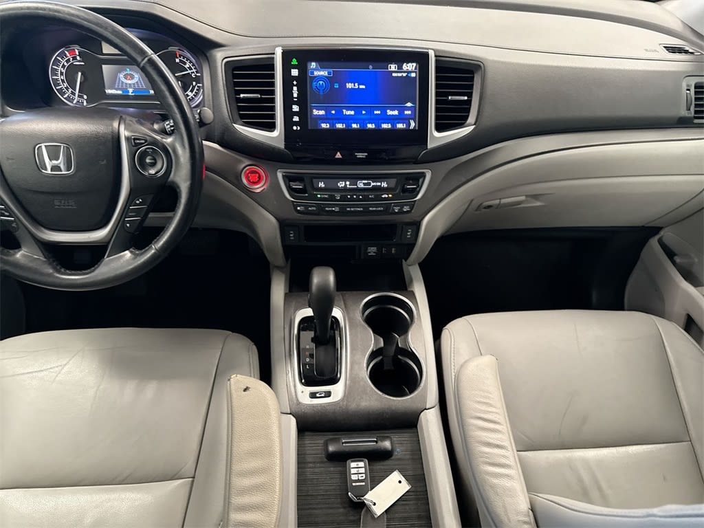 Thumbnail: 2016 Honda Pilot - 15