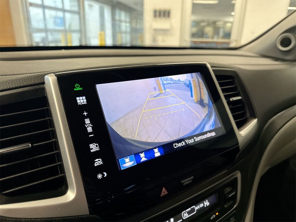 Thumbnail: 2016 Honda Pilot - 16