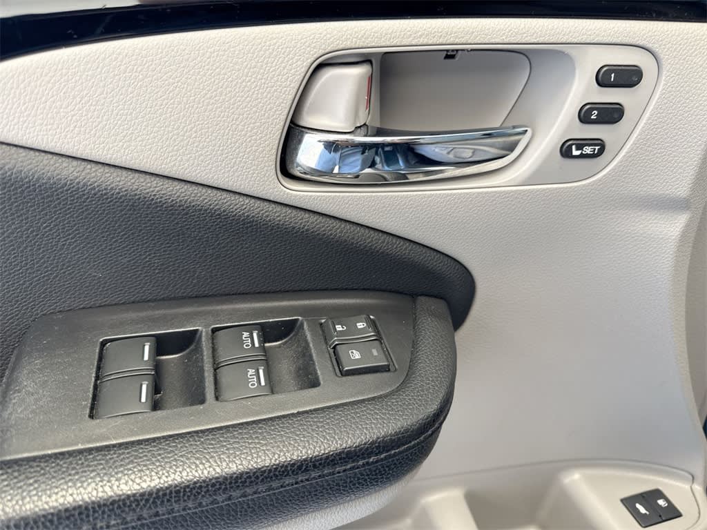 Thumbnail: 2017 Honda Pilot - 26