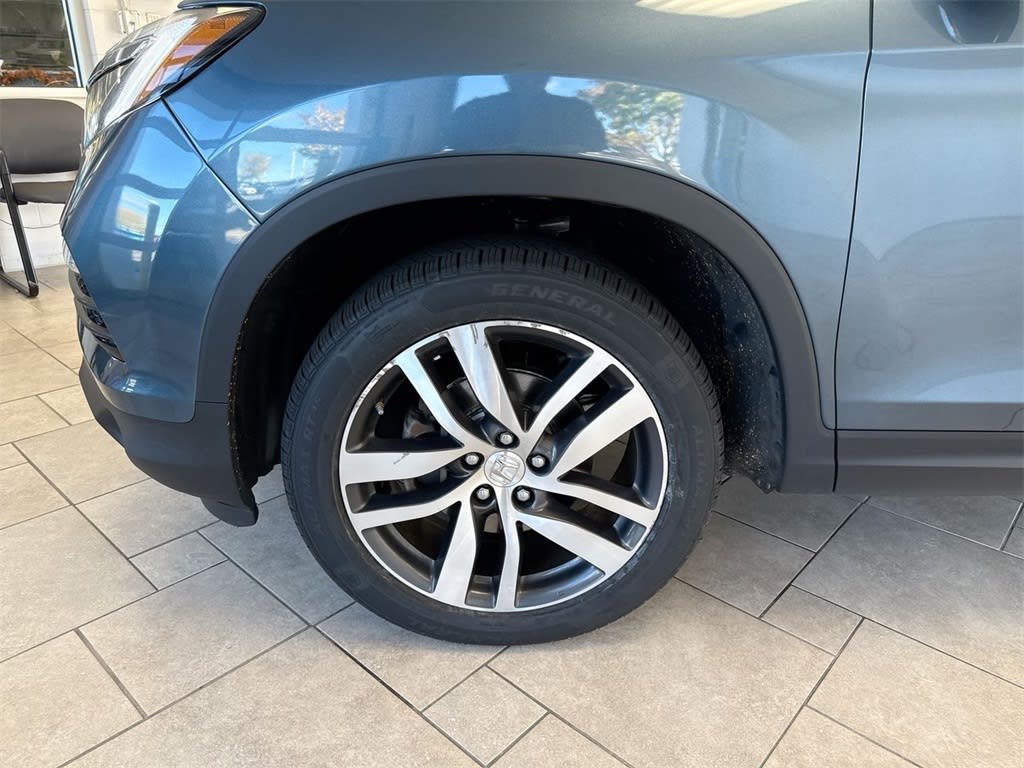 Thumbnail: 2017 Honda Pilot - 8