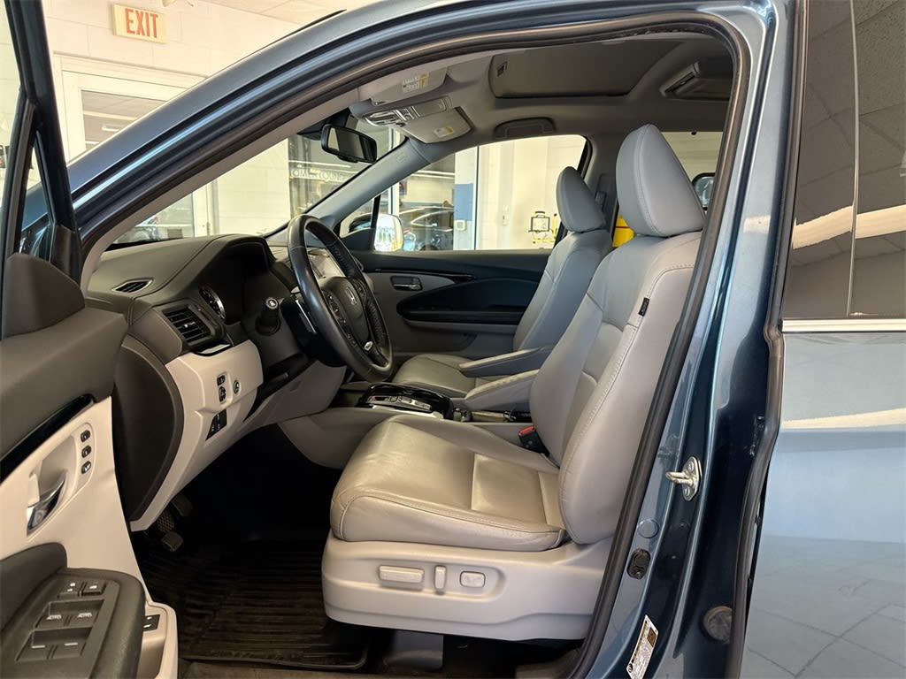 Thumbnail: 2017 Honda Pilot - 11