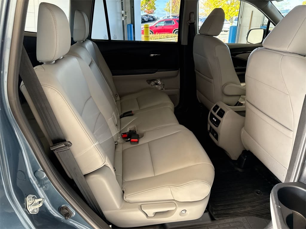 Thumbnail: 2017 Honda Pilot - 29