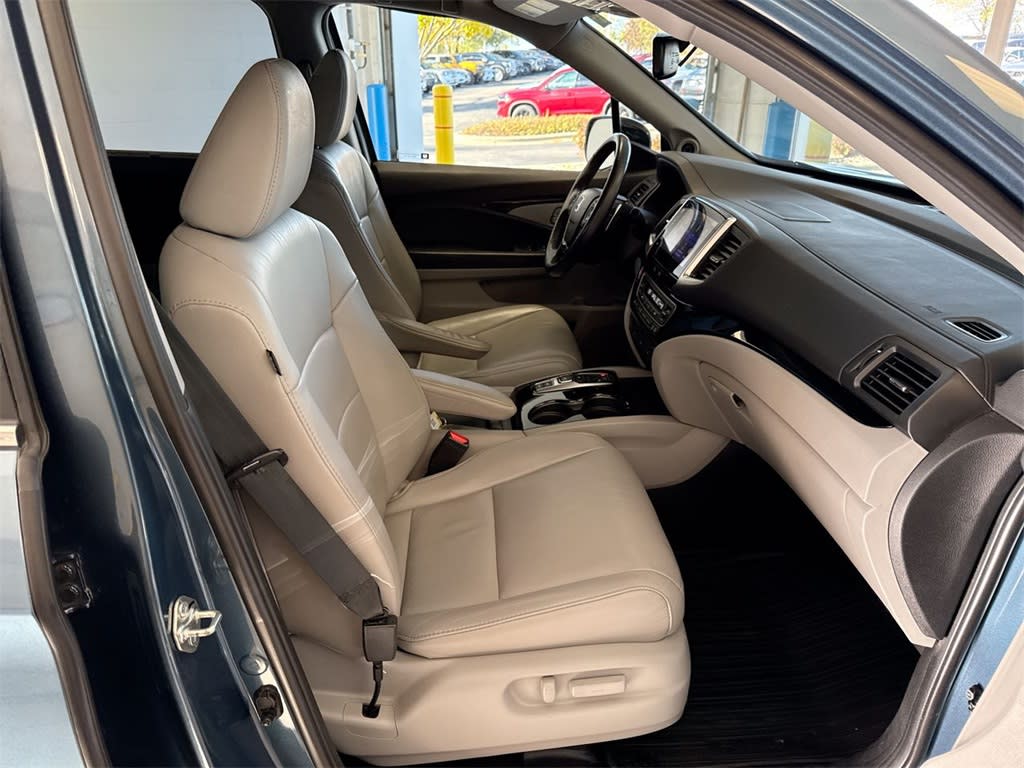 Thumbnail: 2017 Honda Pilot - 12