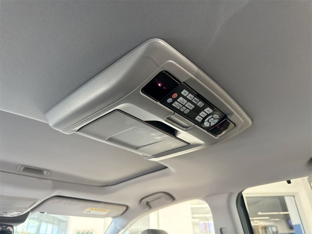 Thumbnail: 2017 Honda Pilot - 41