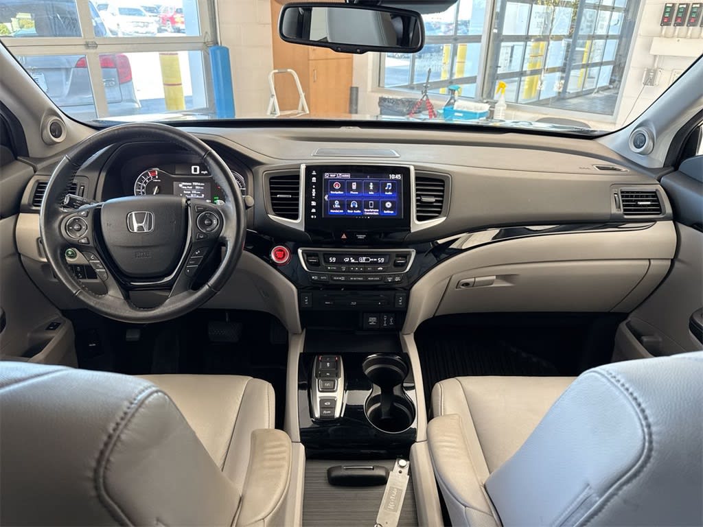 Thumbnail: 2017 Honda Pilot - 10