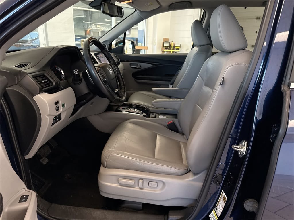 Thumbnail: 2016 Honda Pilot - 11