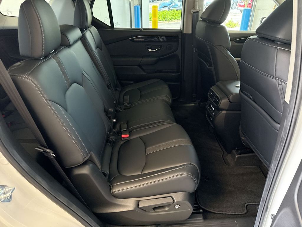 Thumbnail: 2025 Honda Pilot - 25