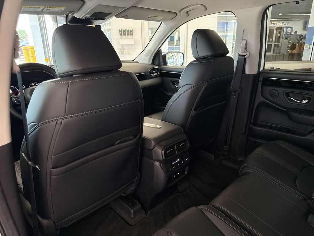 Thumbnail: 2025 Honda Pilot - 12
